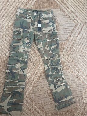 Fashion Jewelry Men's Skinny Cargo Jeans in Green Camo